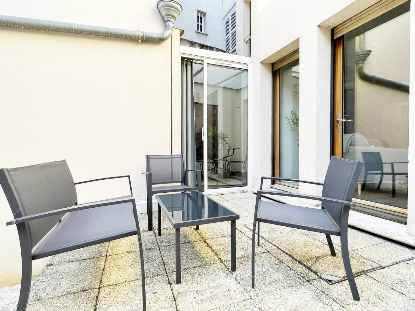 Апартаменты Le Patio De La Reine Berthe - Parking Included Шартр Экстерьер фото